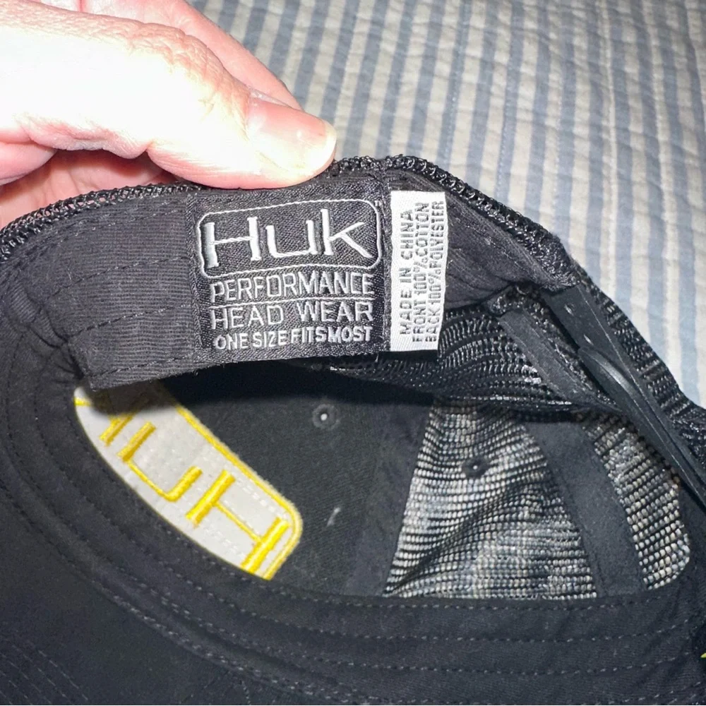 HUK Performance Fishing Gear Hat Mens Snap Back Adjustable Black Mesh Trucker‎